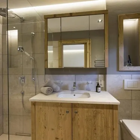 Appartement Chalet With Pool, Sauna And Elevator